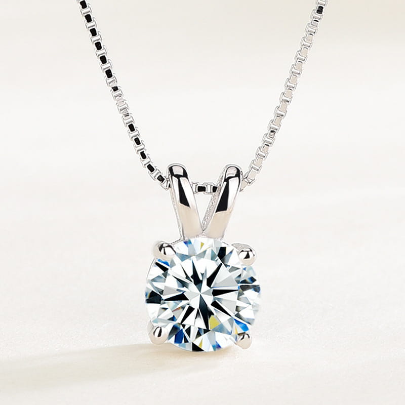 White Gold Cubic Zircon Necklace with Lab Diamond