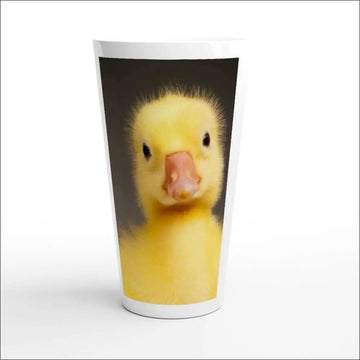 Vit keramisk 17 oz lattemugg med fototryck, motiv med ankungen - Premium Print Material from Picatshirt - Just 259 kr! Shop now at Picatshirt